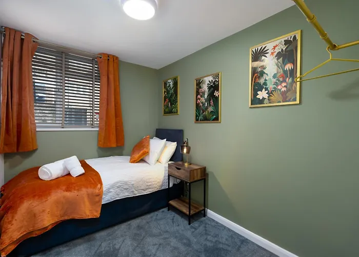 The Blue Barbican Flat- Spacious, Stylish, In A Perfect Location And Accessible