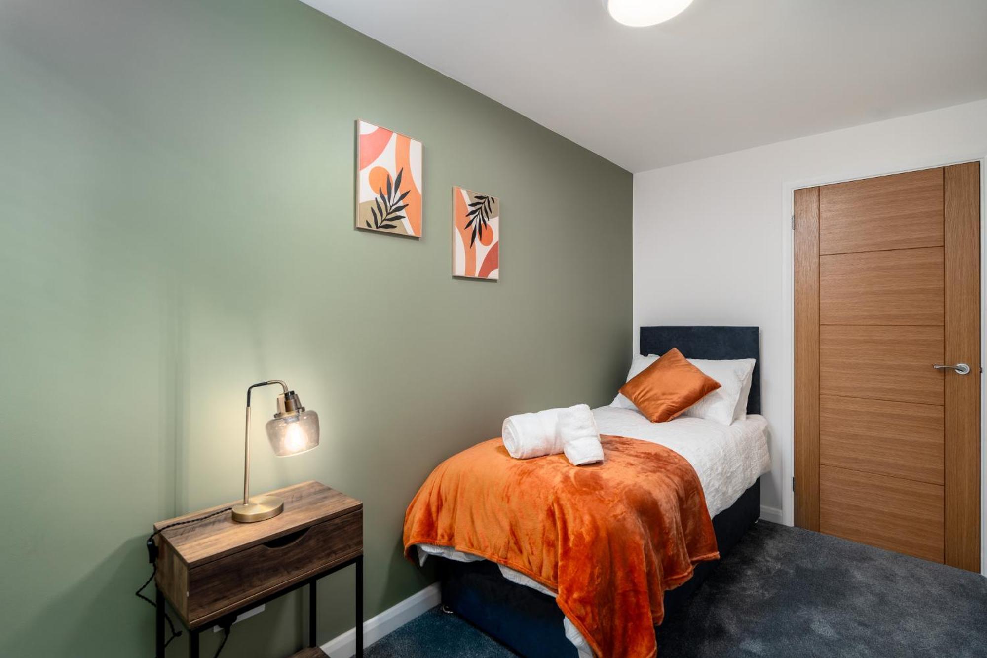 The Blue Barbican Flat- Spacious, Stylish, In A Perfect Location And Accessible * Plymouth